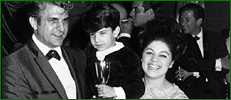 Джордж Боллас со своим получившим первую танцевальную награду сыном Корки